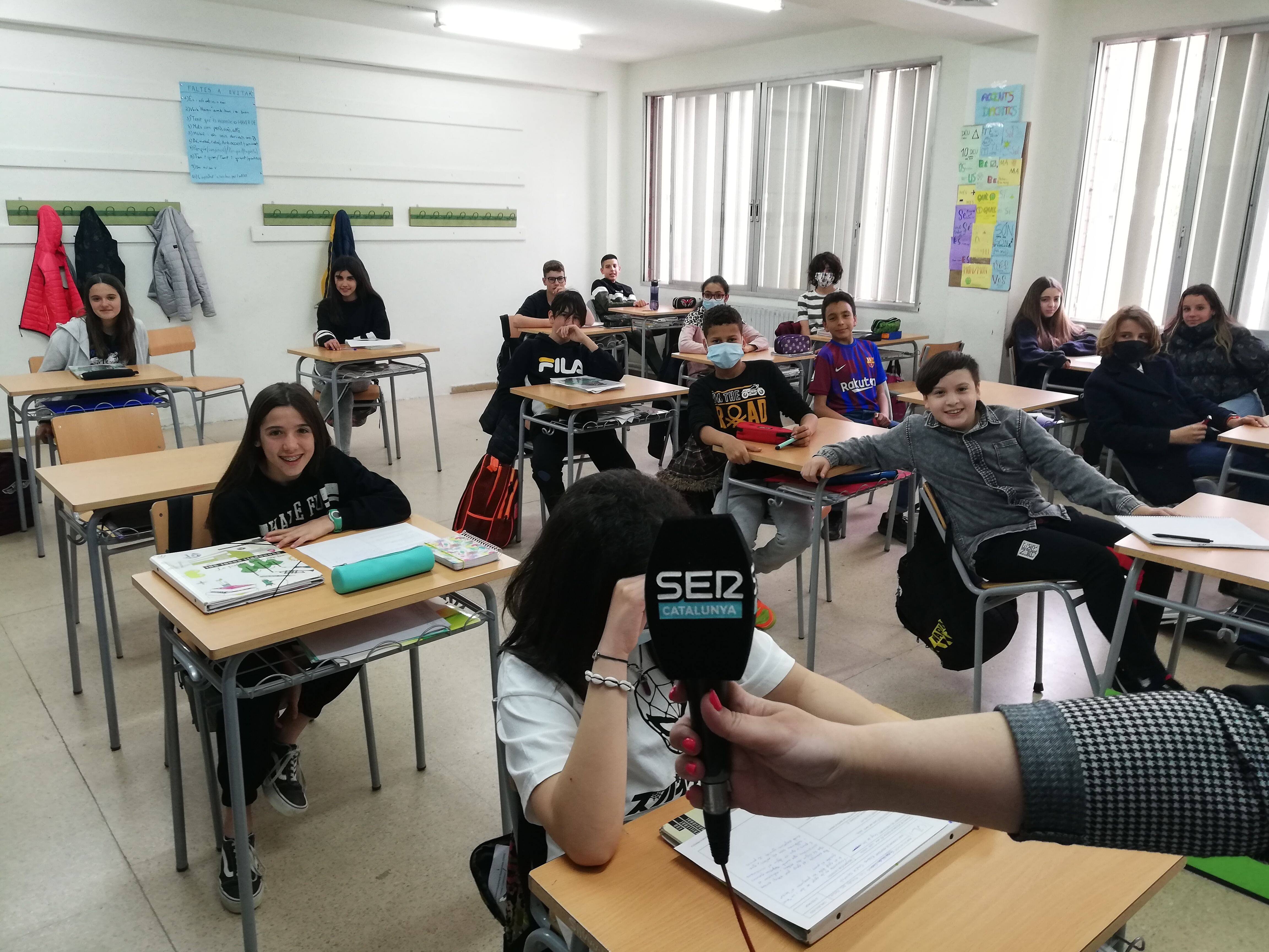La majoria d&#039;alumnes d&#039;aquesta aula de l&#039;INS Josep Lladonosa ja no porten la mascareta, però alguns se senten més segurs mantenint-la posada.