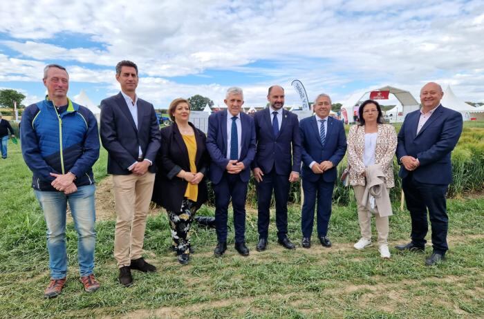 Autoridades asistentes a la tercera Jornada Cultiva celebrada en Barbastro