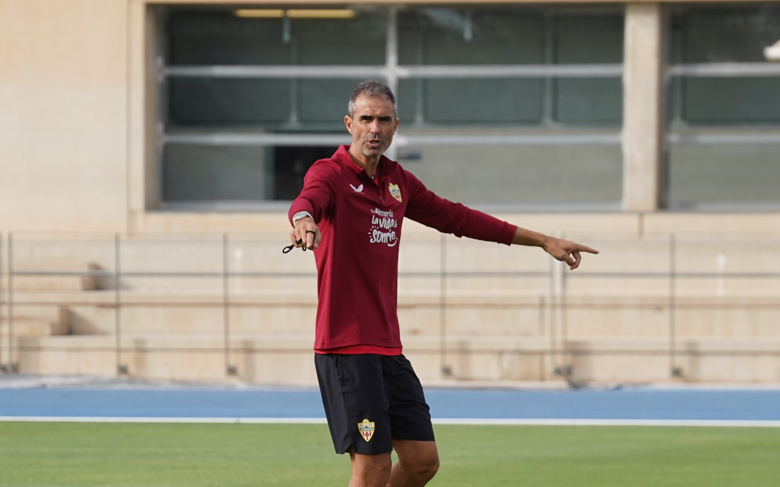 Gaizka Garitano se ha metido a la afición del Almería en el bolsillo.