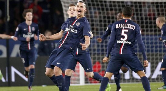 VAL112. Paris (France), 06/12/2014.- Zlatan Ibrahimovic (C) of Paris Saint Germain reacts after scoring the 2-1 lead during the French Ligue 1 soccer match between Paris Saint-Germain and FC Nantes at Parc des Princes stadium in Paris, France, 06 December