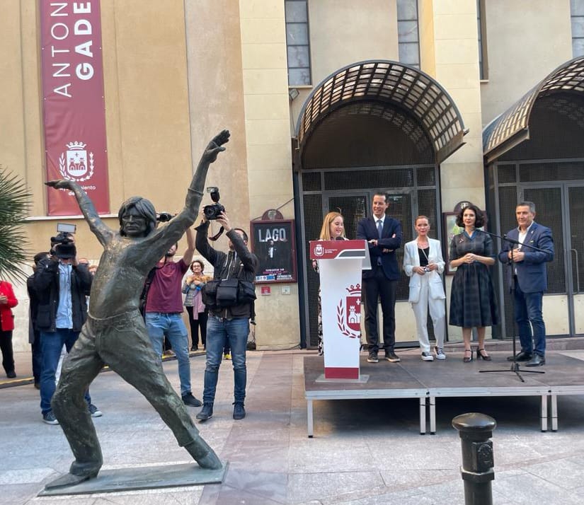 Inauguración escultura Gades en Elda