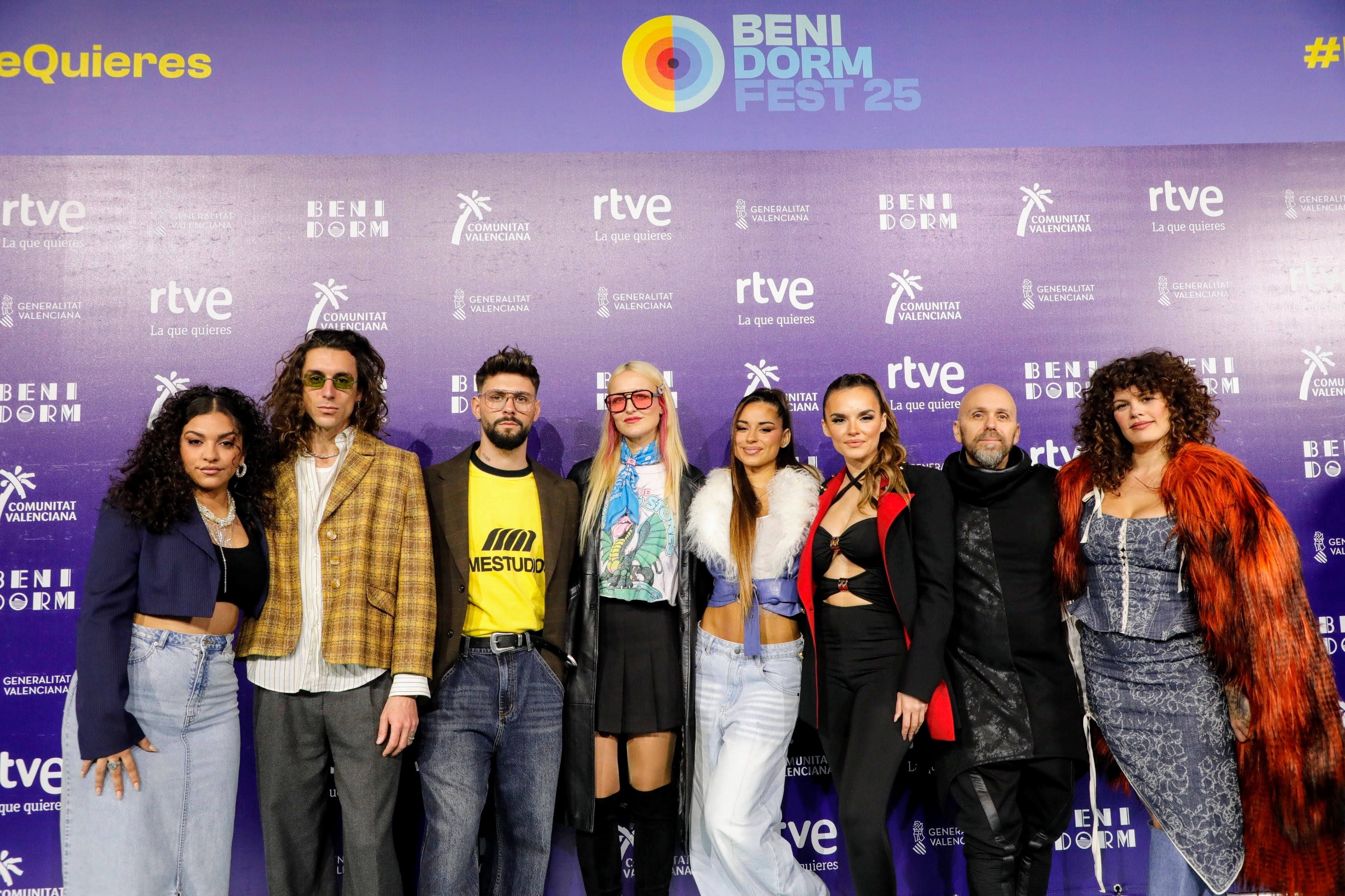 Imagen con los ocho finalistas del Benidorm Fest 2025: Daniela Blasco, Kuve, Mawot, Lachispa, Mel Omana, J Kbello, Lucas Bun y Melody. Photo By Joaquin Reina/Europa Press via Getty Images.