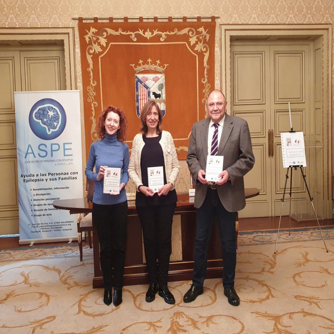 Presentación en el Ayuntamiento salmantino de la Guía básica de epilepsia en el ámbito educativo