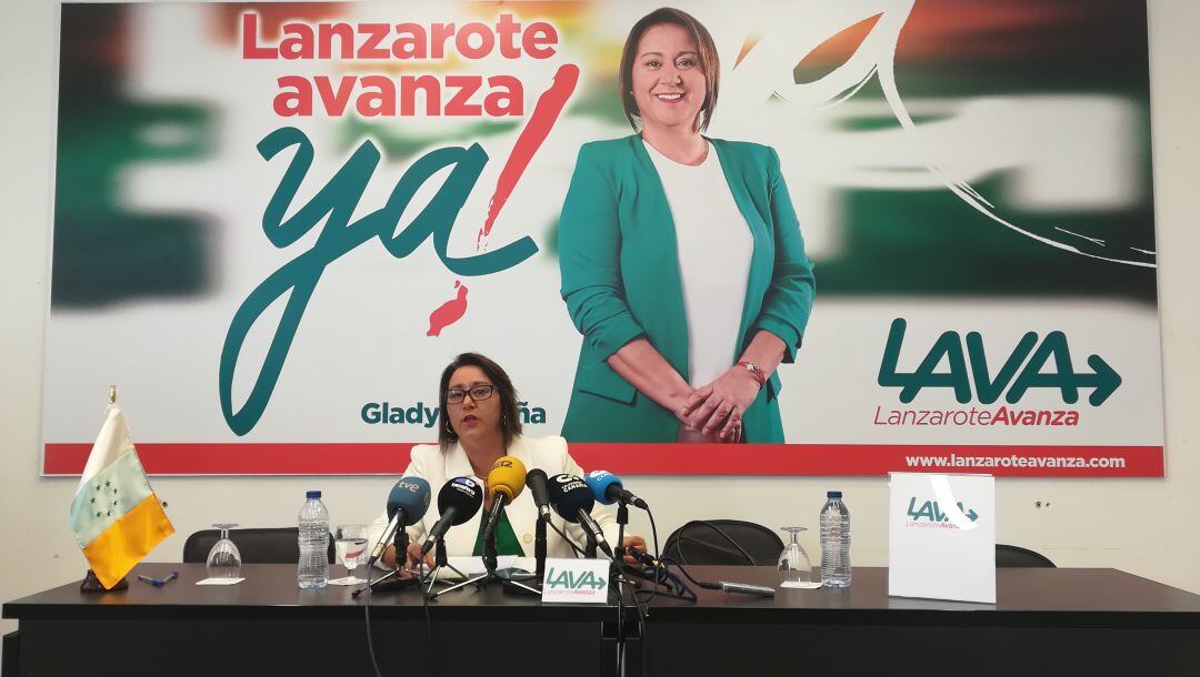 Gladys Acuña en la rueda de prensa en la que explicó su situación.