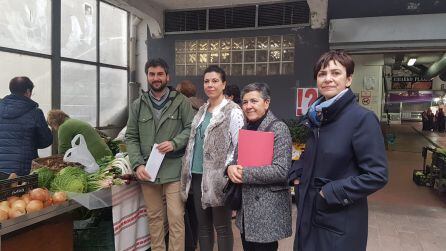 Los ediles de EAJ-PNV en la puerta de la plaza del Rialto