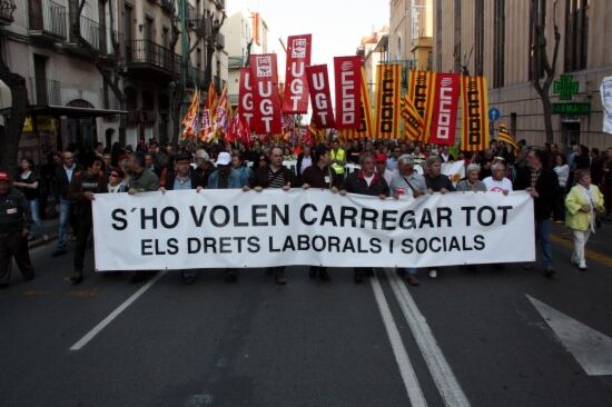 Una imatge de la manifestació que va aplegar milers de persones a Tarragona per la vaga general del 29 de març