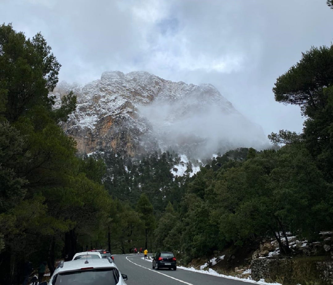 Imagen de la Serra de Tramontana nevada, cerca de Sóller. 