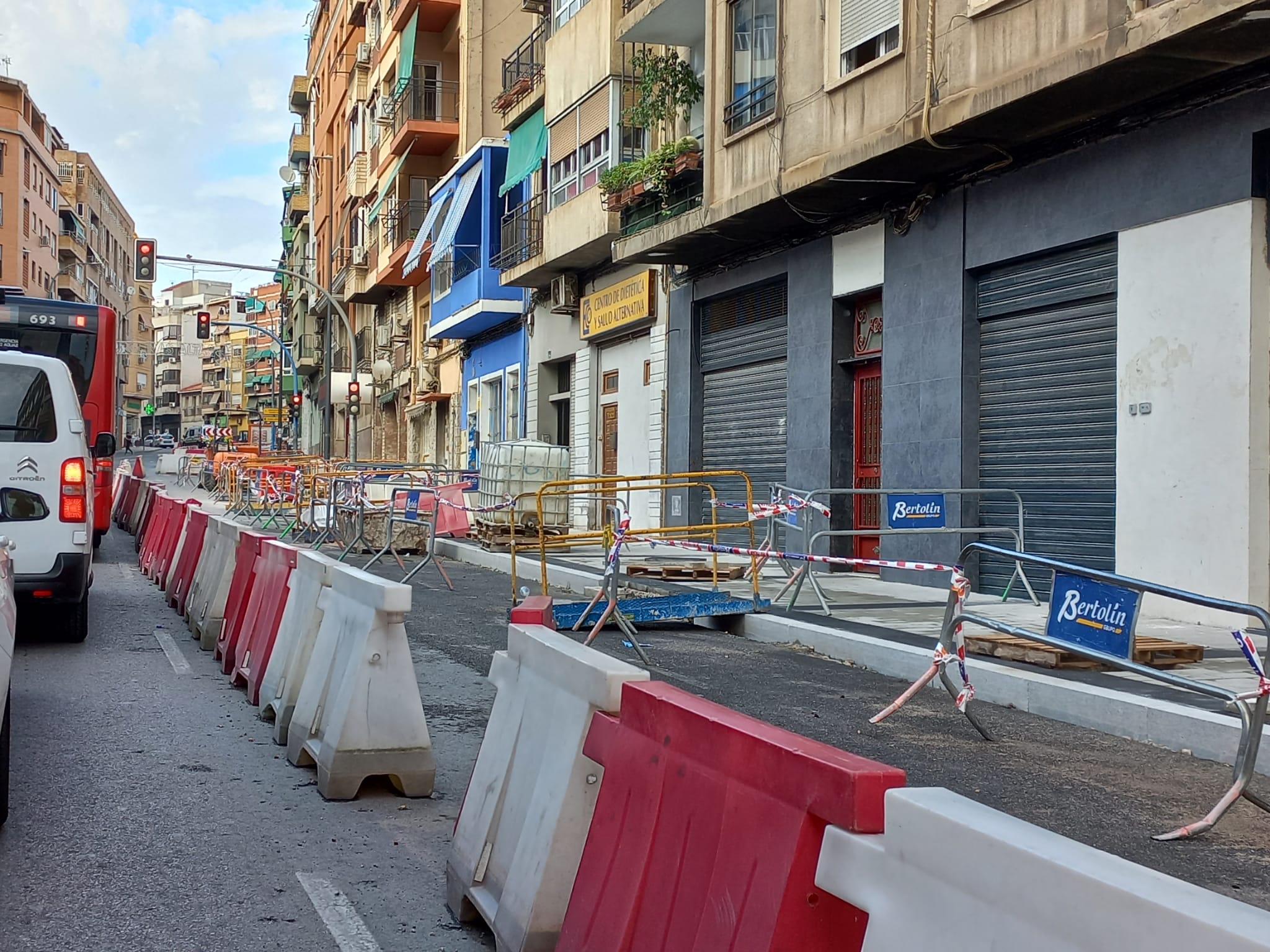 Obras en la avenida de Jijona, sin trabajadores desde septiembre