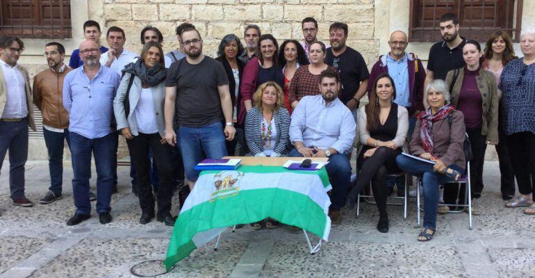 Miembros de la plataforma 'Andalucía, plaza a plaza' durante su presentación en Jaén.