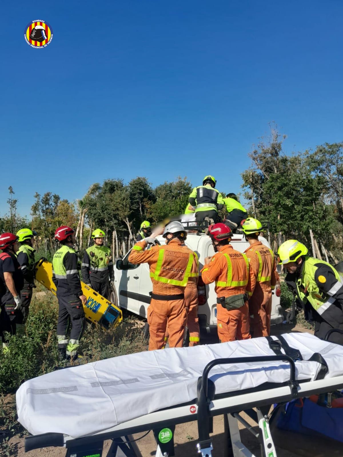 Momento en que excarcelan al ciclista herido