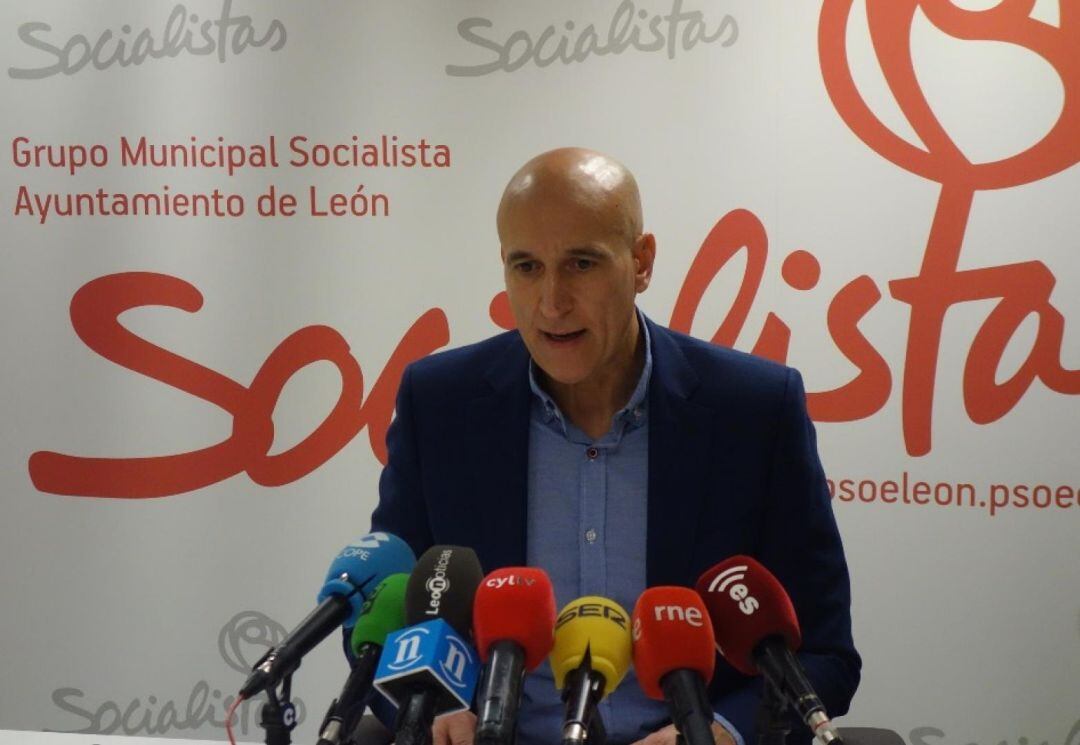 José Antonio Díez durante la rueda de prensa
