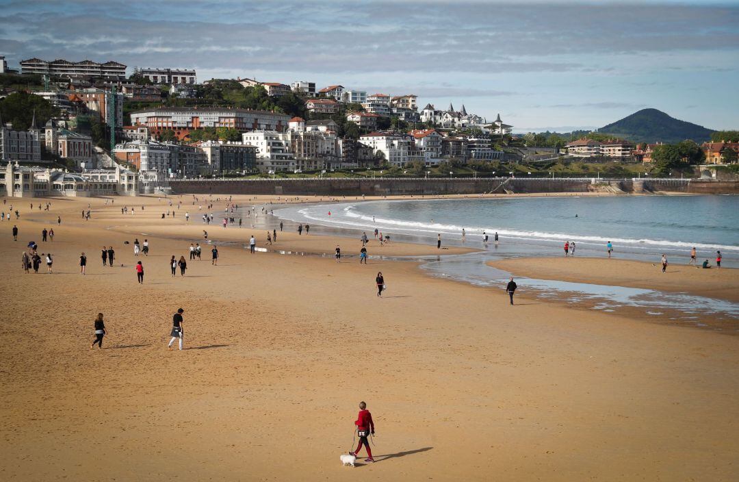 Vista de la playa de La Concha de San Sebastián este sábado.