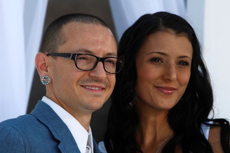 Chester Bennington, de Linkin Park, y su mujer, Talinda, en los Billboard Music Awards de 2012