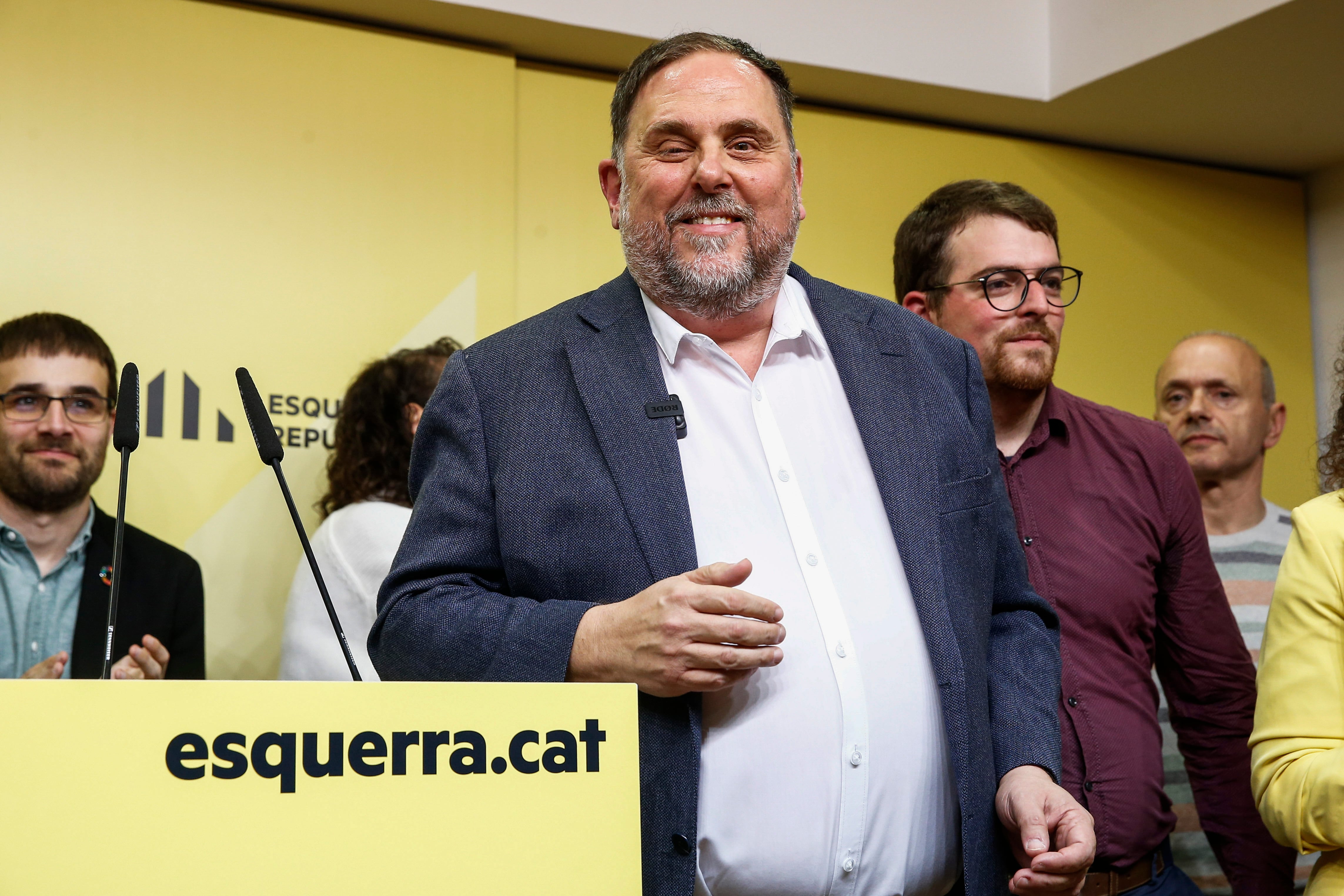 El líder de la candidatura Militància Decidim, Oriol Junqueras, celebra la victoria sobre Xavier Godàs tras la segunda vuelta de las elecciones internas para elegir a la nueva dirección del partido.