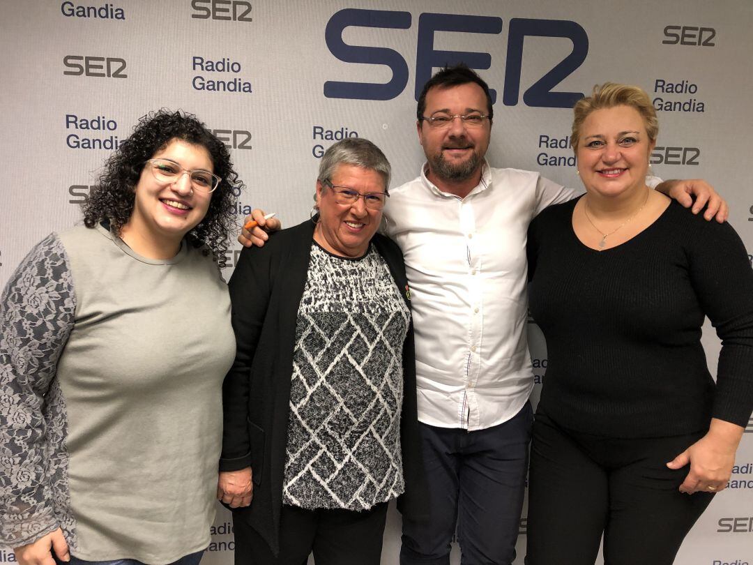 Associació Parkinson Gandia y escuela de canto Montserrat Bermúdez en Radio Gandia SER.  