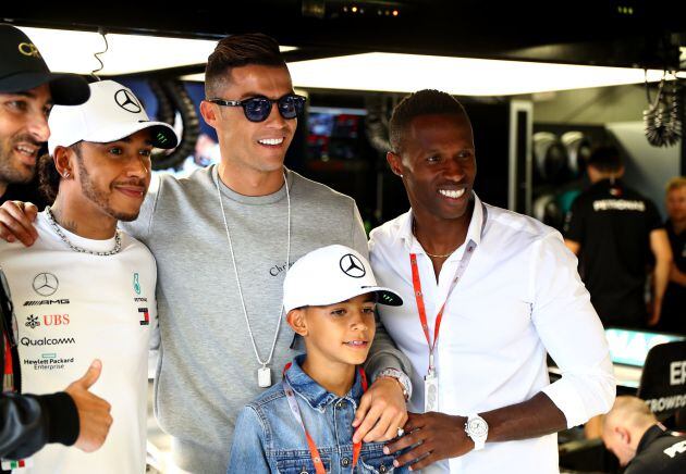 Cristiano Ronaldo ha visitado este jueves al equipo Mercedes.