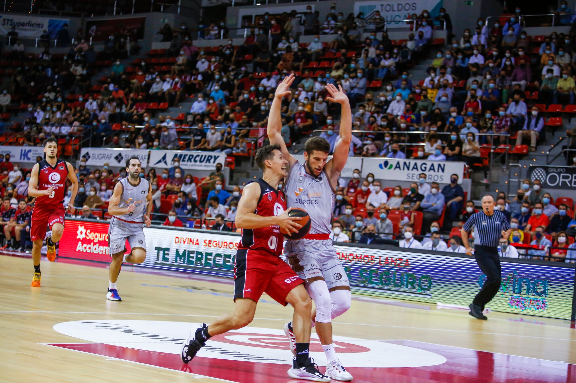 Ale Nikolic y Rodrigo San Miguel en el Casademont Zaragoza-Hereda San Pablo Burgos de la pasada temporada. Foto: ACB Photo-E. Casas) (4)