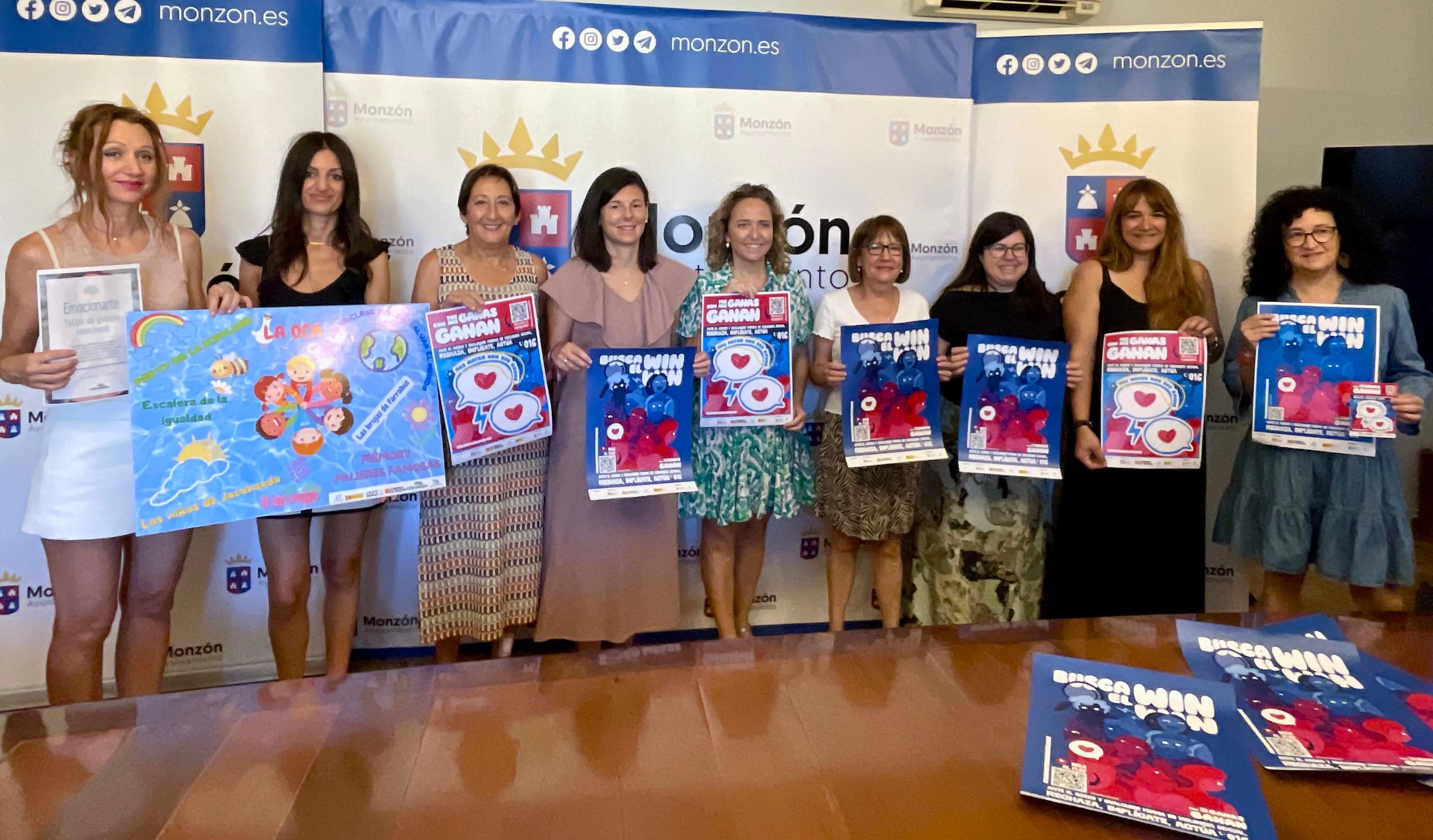 Foto de familia de las participantes en la presentación de la campaña. Foto: Ayto. de Monzón