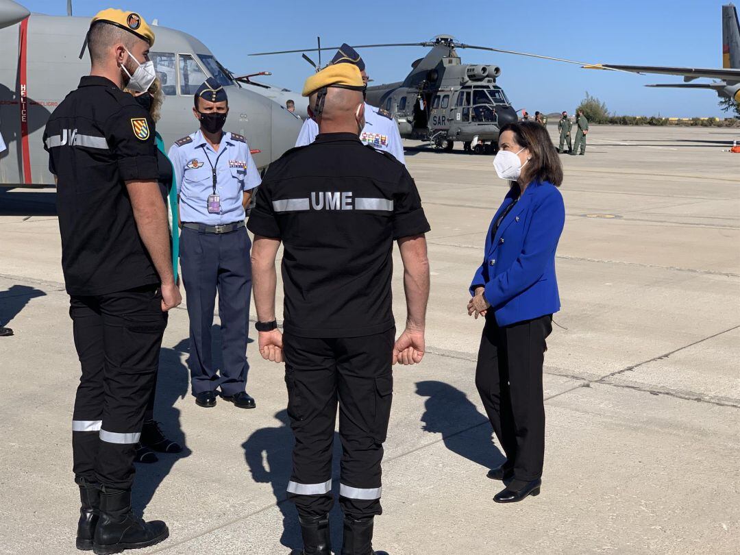 La ministra de defensa, Margarita Robles, en la Base Aérea de Gando, Gran Canaria