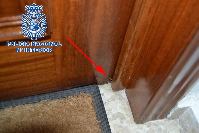 Una de las marcas que dejan los ladrones en las viviendas