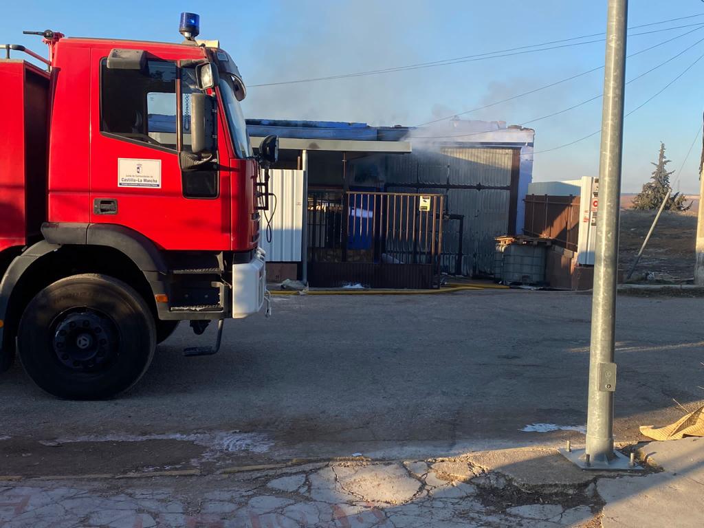 El incendio se ha dado por extinguido poco antes de las 9 de la mañana de este miércoles