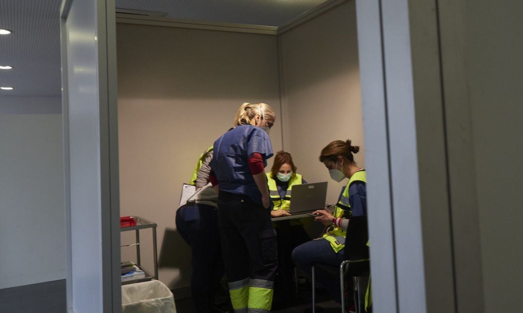 Imagen de archivo de un dispositivo en un centro de Refena para administrar la vacuna contra la COVID-19