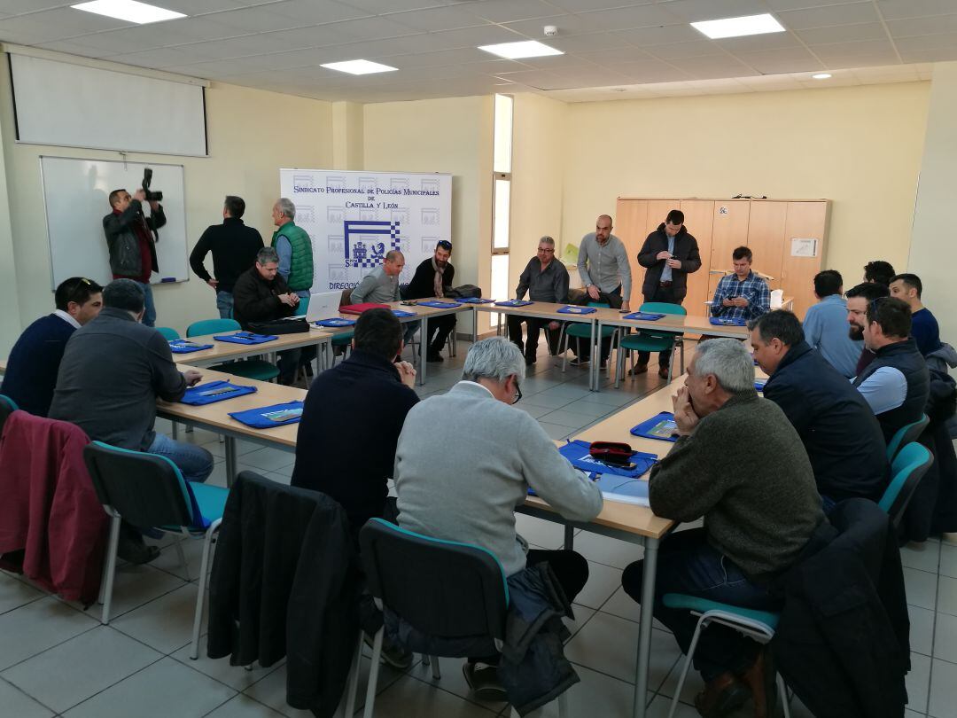 El sindicato de Policía Local de Castilla y León se ha celebrado en las aulas anexas al pabellón Pedro Delgado