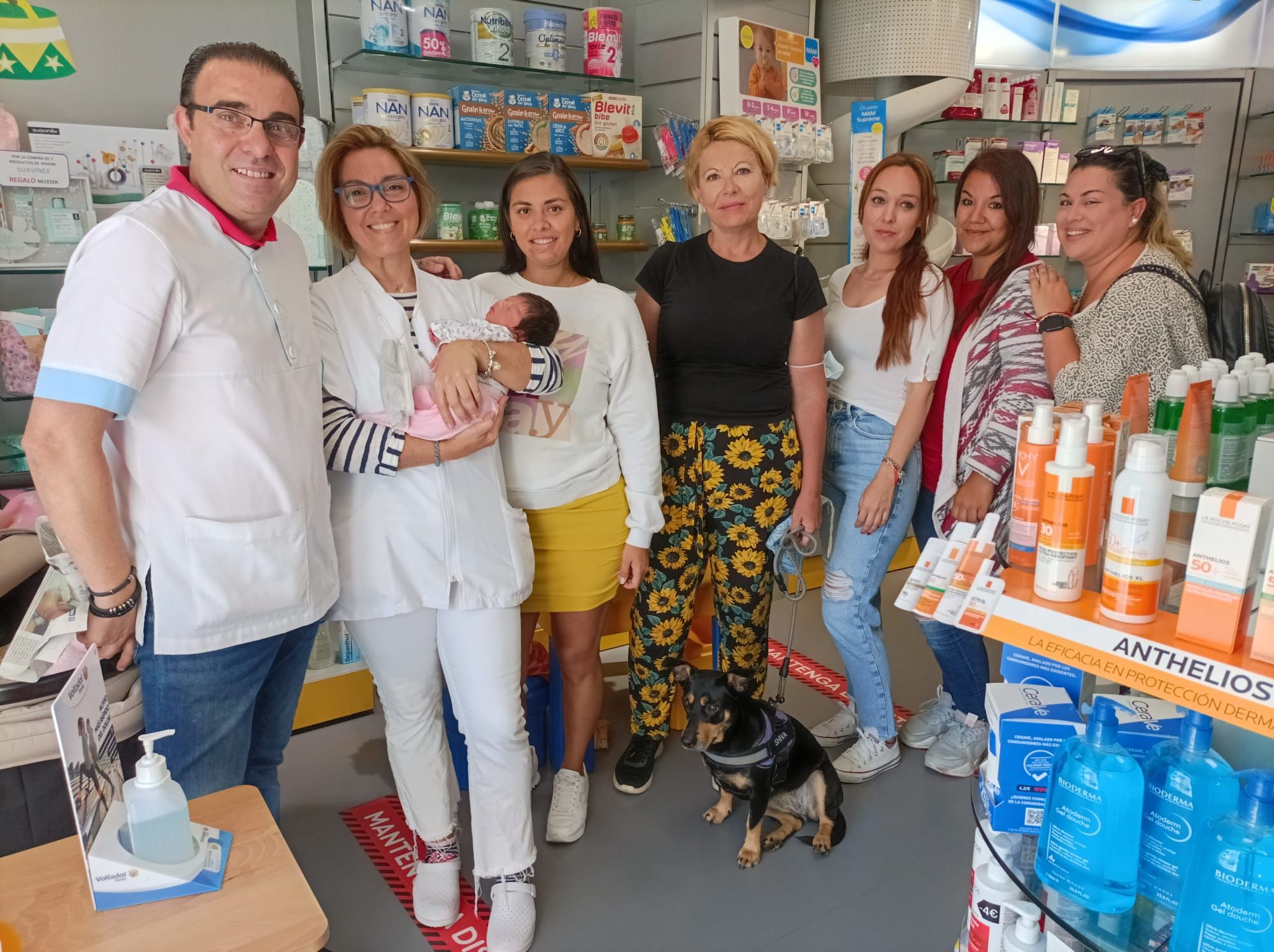 La mamá y la bebé volvían este jueves a la farmacia de Las Palmas de Gran Canaria en la que ocurrió el parto &#039;express&#039;