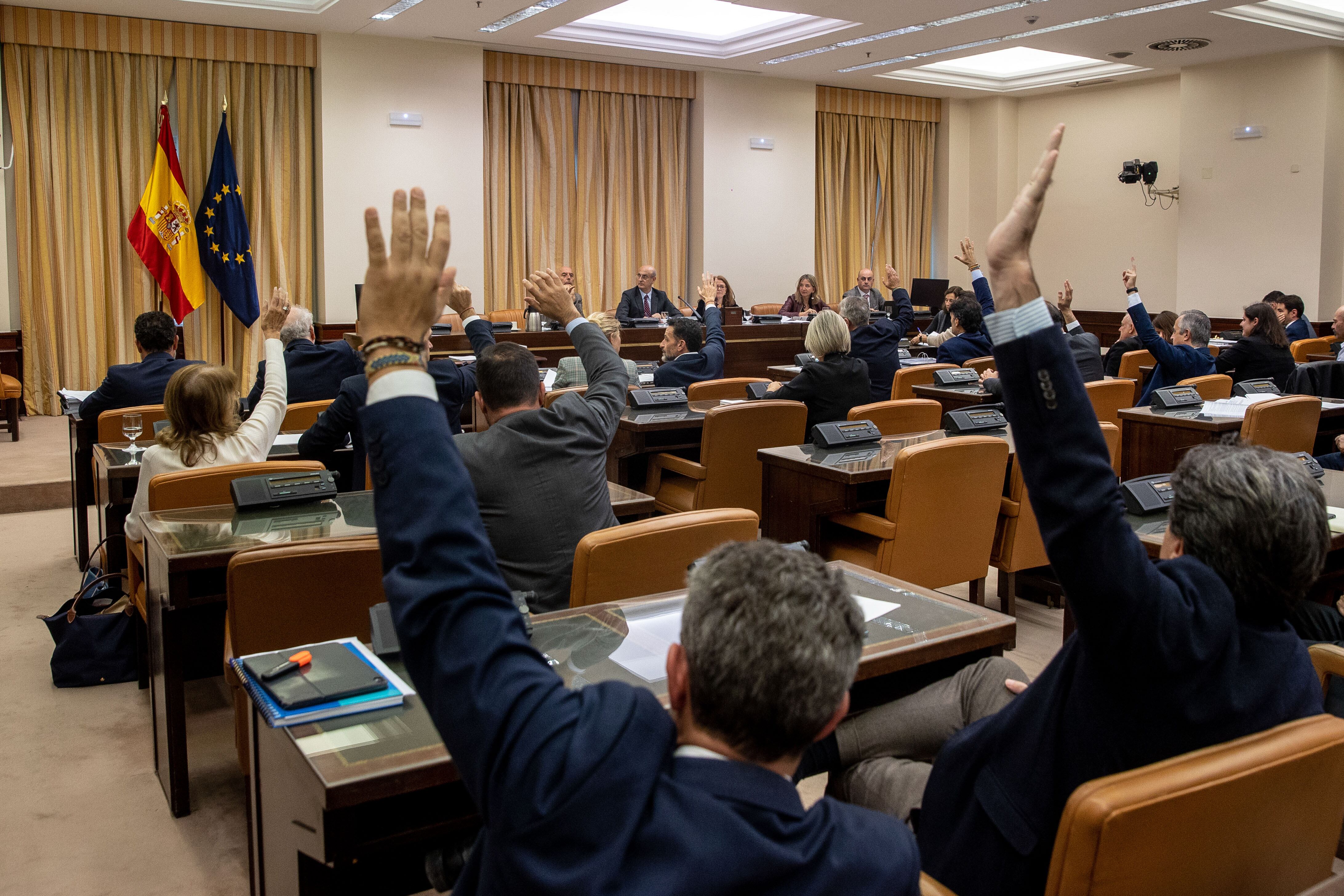 La Comisión de Asuntos Económicos del Congreso durante la votación de la proposición de Ley que regula los gravámenes temporales a la banca, las energéticas y las grandes fortunas