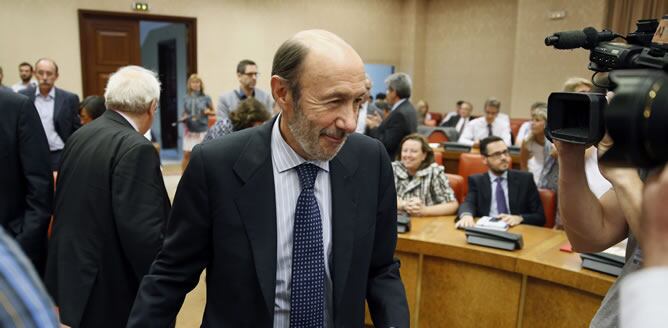 El líder de la oposición, Alfredo Pérez Rubalcaba, llega a la reunión de su grupo parlamentario en el día en el que el Congreso retoma las sesiones ordinarias tras el periodo vacacional.