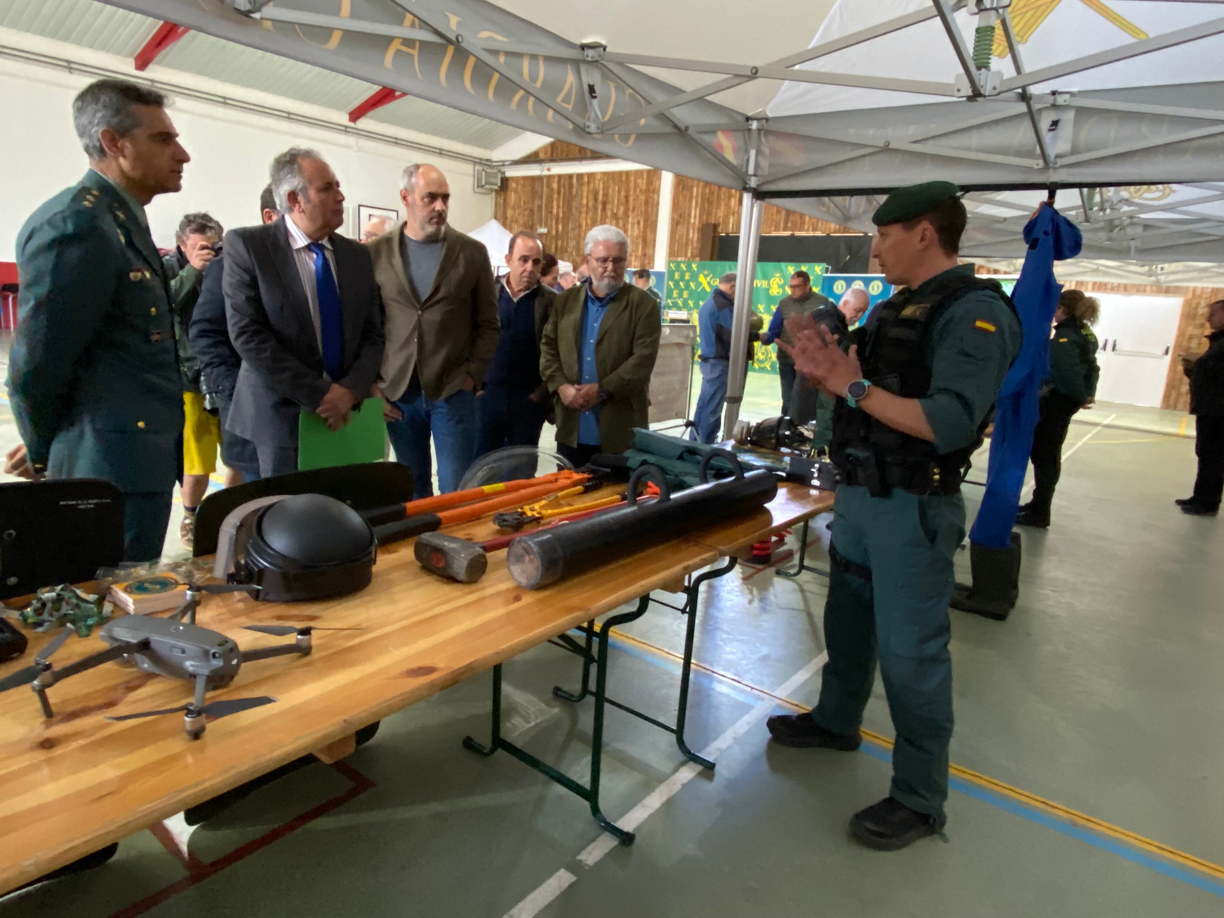 La presentación del Plan de Seguridad Jacobea contaba con exposición de medios materiales y técnicos