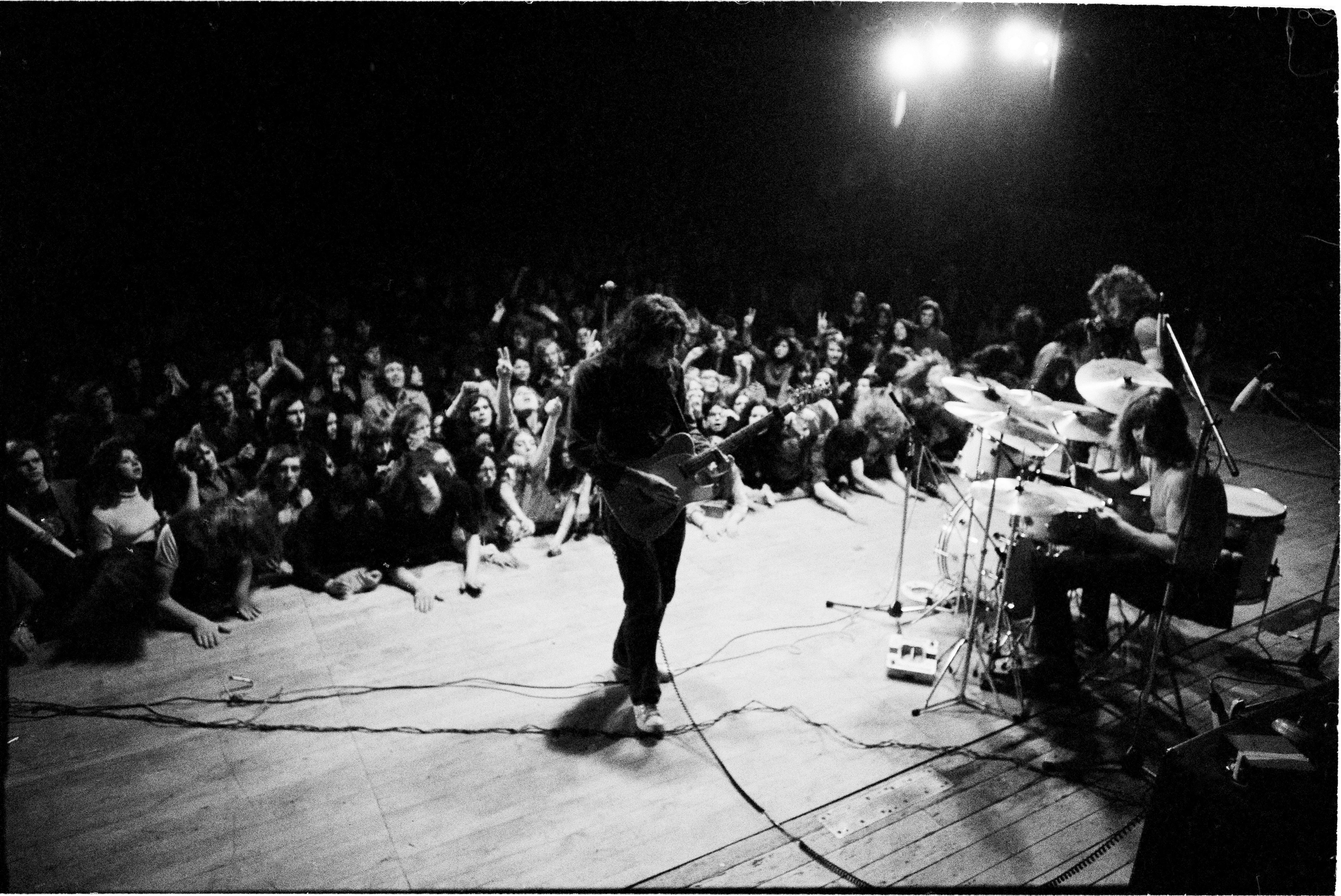 Rory Gallagher durante una actuación en Leeds en 1971