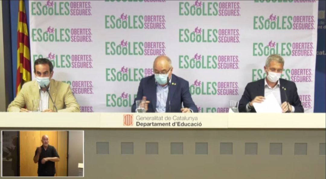 El director general de Professionals de la Salut, Marco Ramentol, el conseller d'Educació, Josep Bargalló, i el director general de Centres Públics, Josep González-Cambray