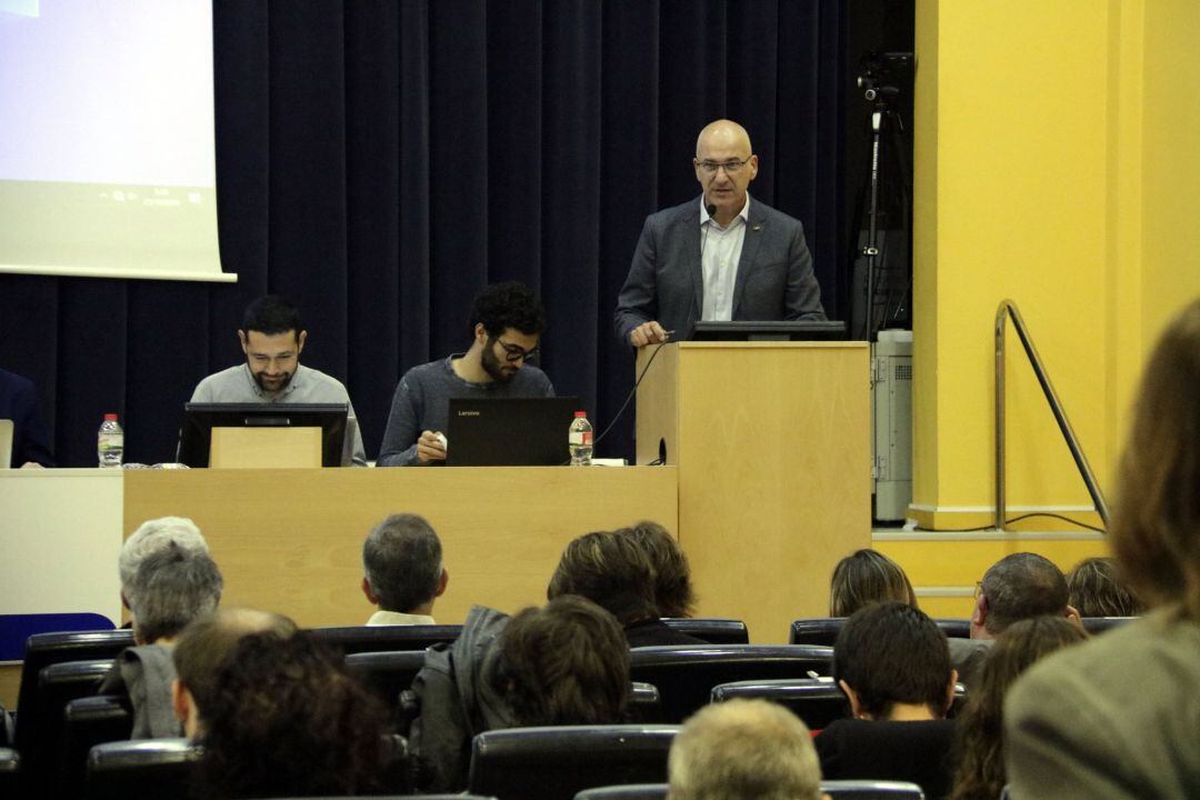 Pla mitjà del claustre extraordinari de la UdG