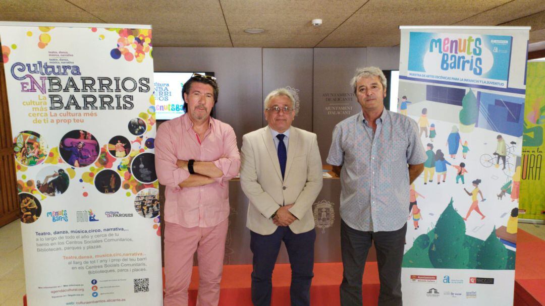 Antonio Manresa, concejal de Cultura, junto a Manuel Palomar y Fernando Hernández, técnicos del proyecto