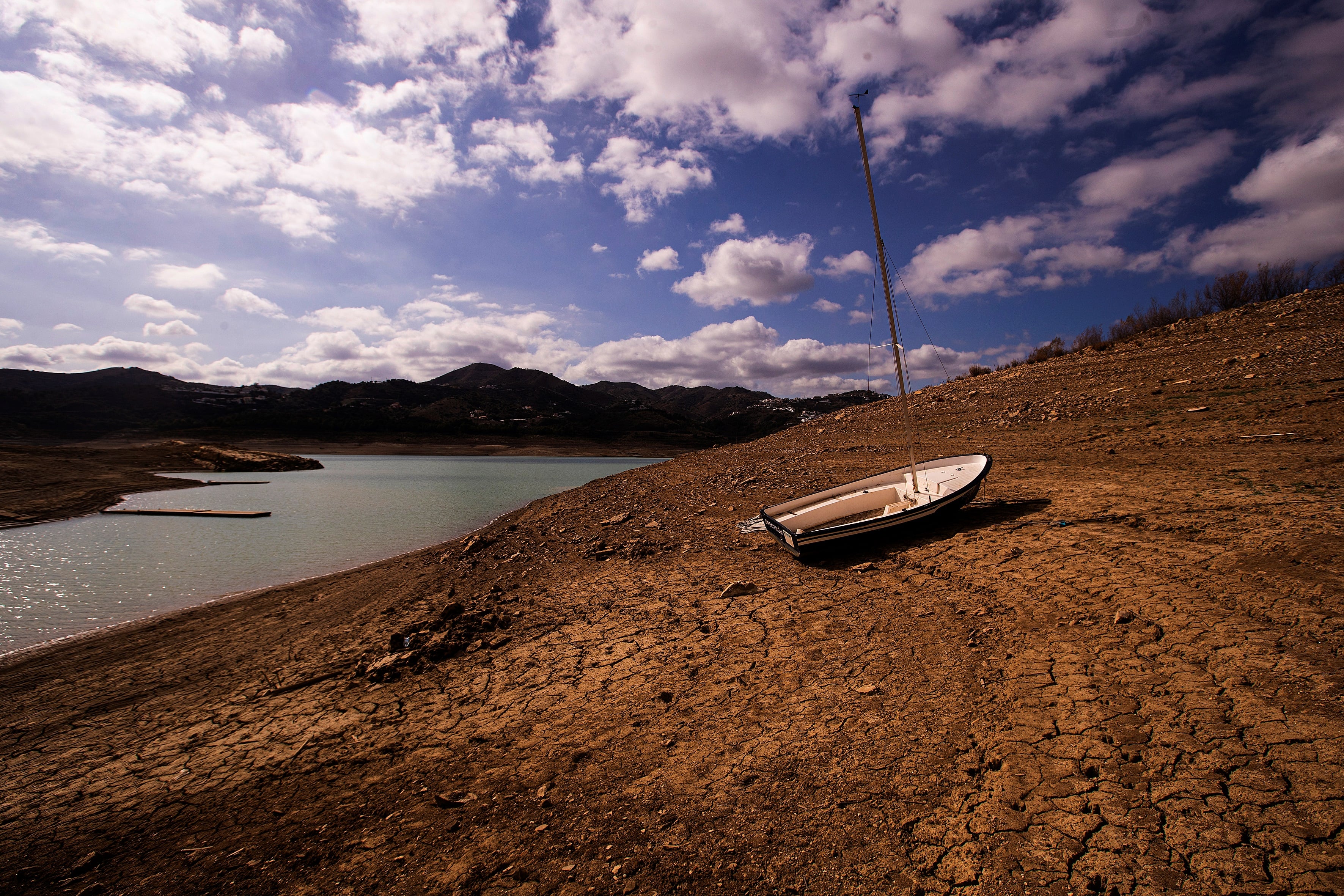 Vista del embalse de la Viñuela (Málaga).