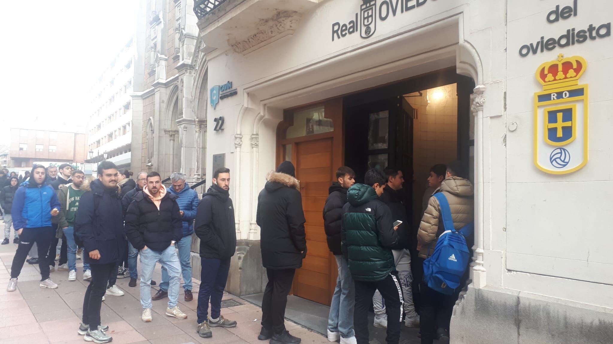 Colas en la tienda del Oviedo (Radio Asturias)