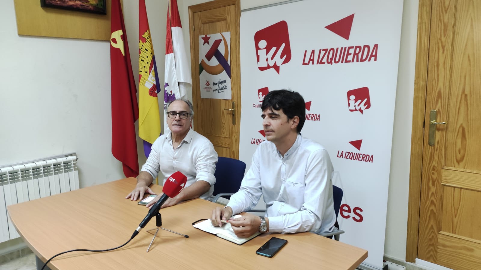 Juan Gascón y Manuel Muñoz presentan el documento para la conformación de un frente amplio en torno a Sumar en Castilla y León