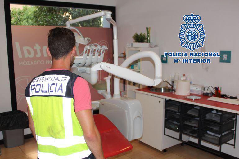 La Policía entra a las clínicas Idental de la Comunitat para incautar documentación