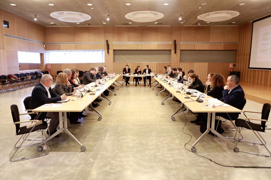 Reunión de la Mesa de la Vivienda, en el Espai Francesc Quetglas.