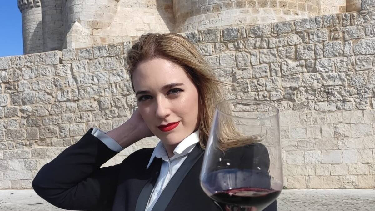 Elia Arranz, sumiller: "El futuro en Ribera es seguir evolucionando para mantener la calidad y aumentar su reconocimiento"