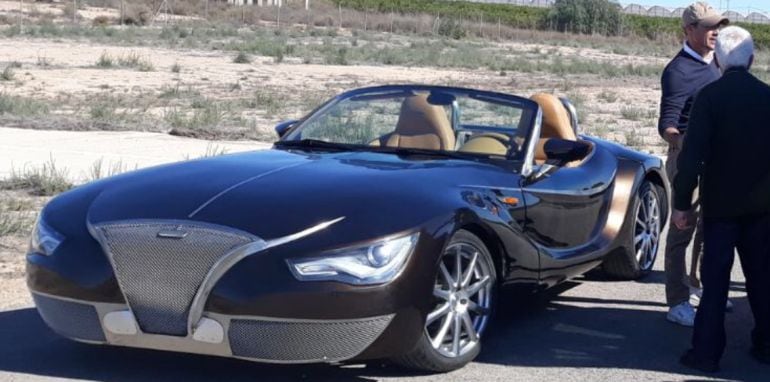 El coche eléctrico tiene línea deportiva