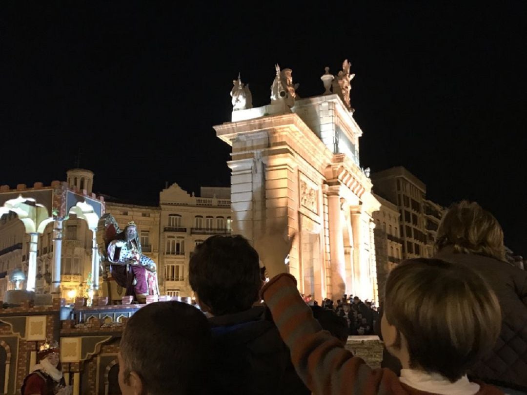 Foto de archivo de un momento en la Cabalgata de Reyes Magos de València de 2017