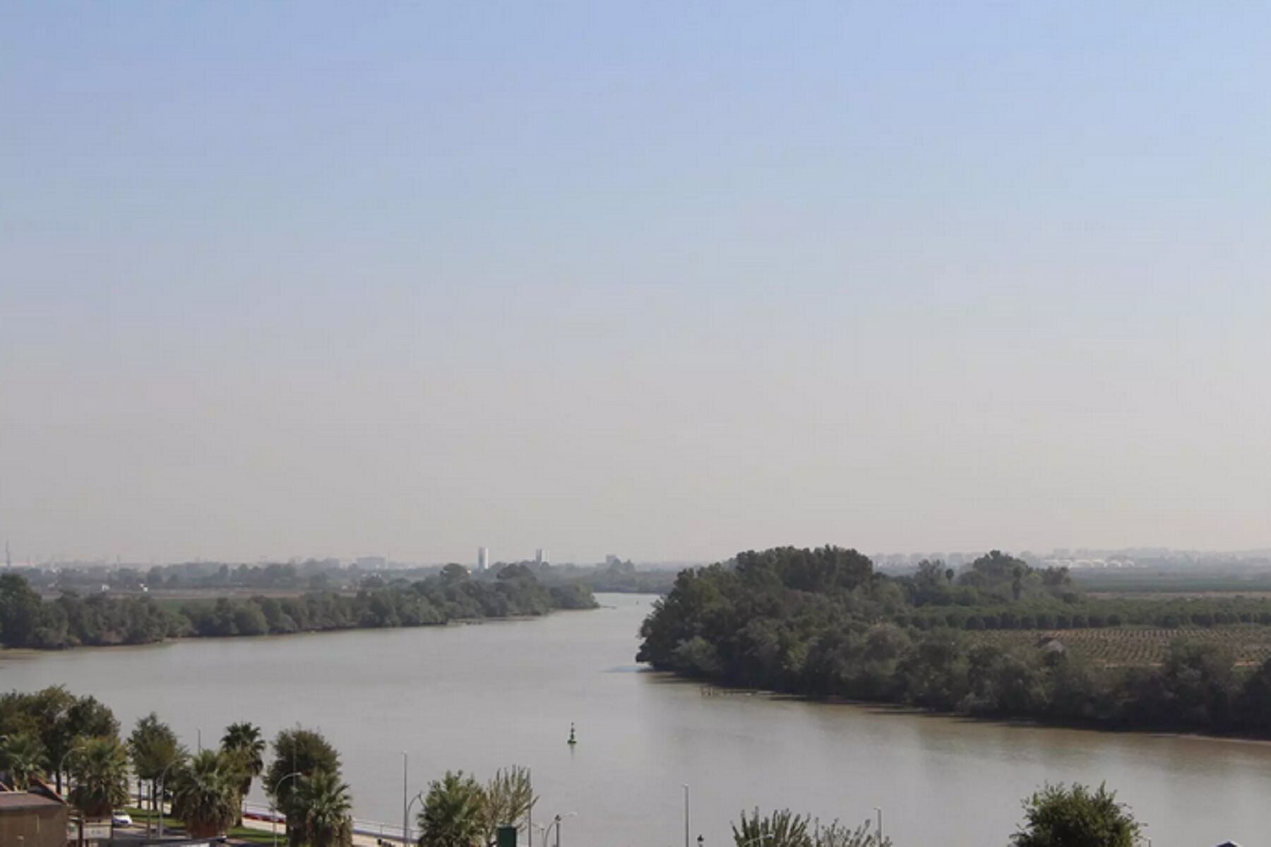 El Guadalquivir a su paso por Coria del Río.