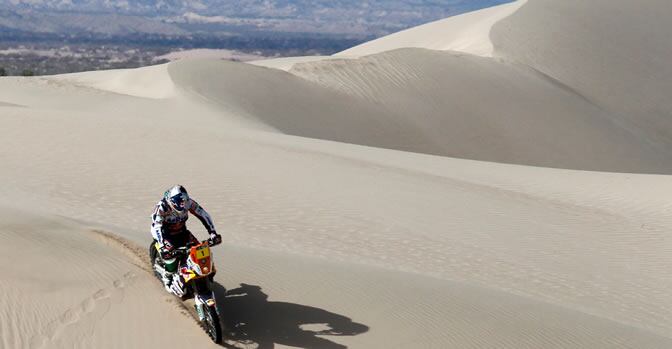 Marc Coma pilota su KTM durante el Dakar 2012