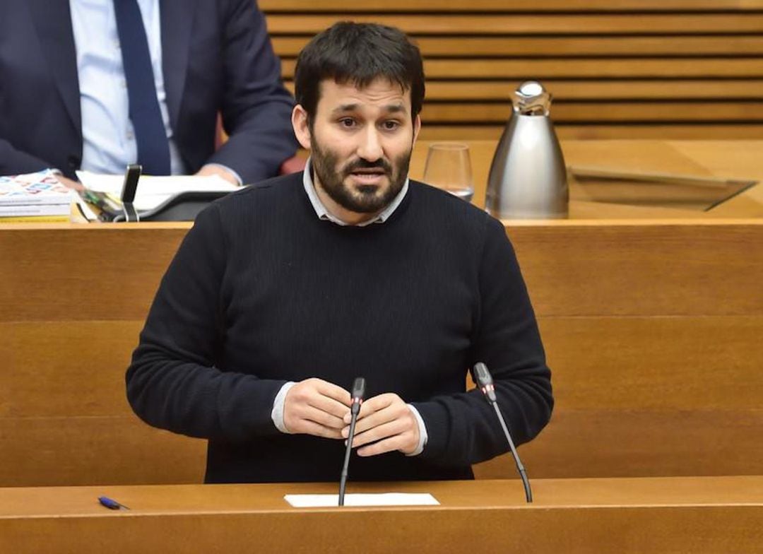 El conseller de Educación, Vicent Marzà, en una imagen de archivo, en les Corts Valencianes.