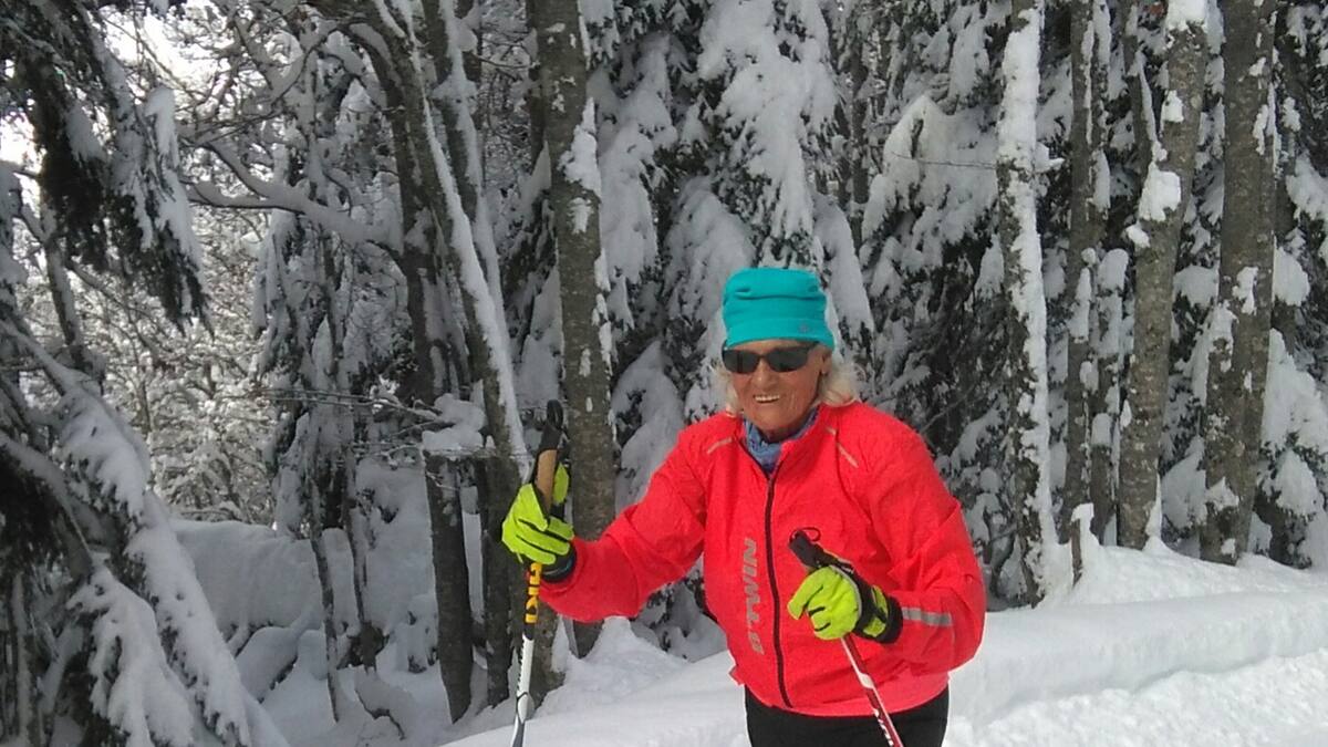 Pilar Buzunariz en marzo de 2024, cuando se le entregó la Rosa de plata del PSOE jacetano