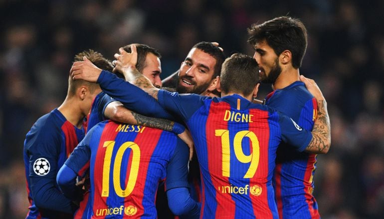 Arda celebra un gol con sus compañeros 