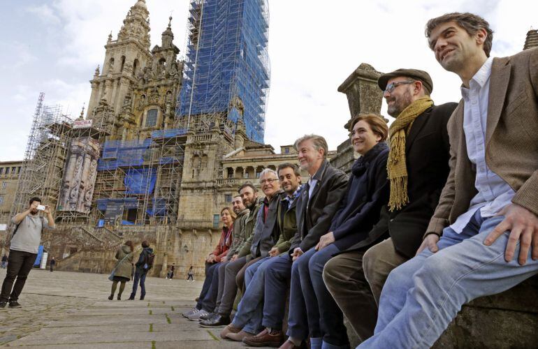 Los &quot;alcaldes rebeldes&quot; en la Praza do Obradoiro.