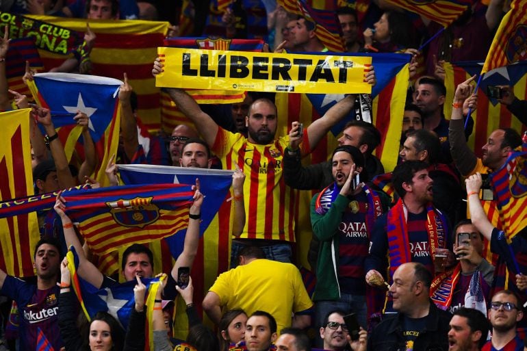 Aficionats del Barça durant la final de Copa contra el Sevilla
